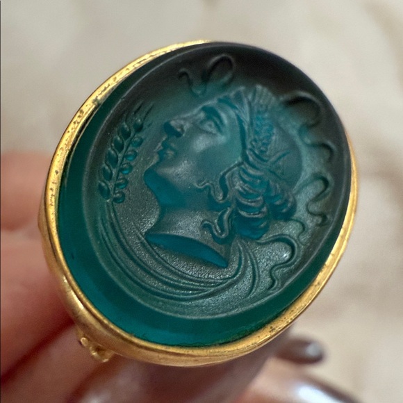 Unique Vintage Julie Vos Venetian Glass Cameo Intaglio Sea Green Stamp Pendant. - Picture 3 of 8